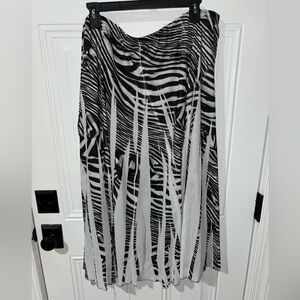 Cato Women's Size 22/24W Lined Skirt Length 33.5", Very Good Condition.